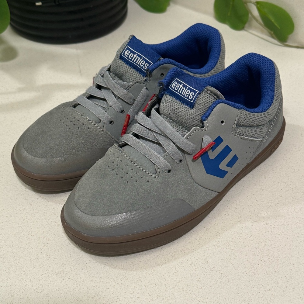 Like new. Etnies Maraña skate shoes